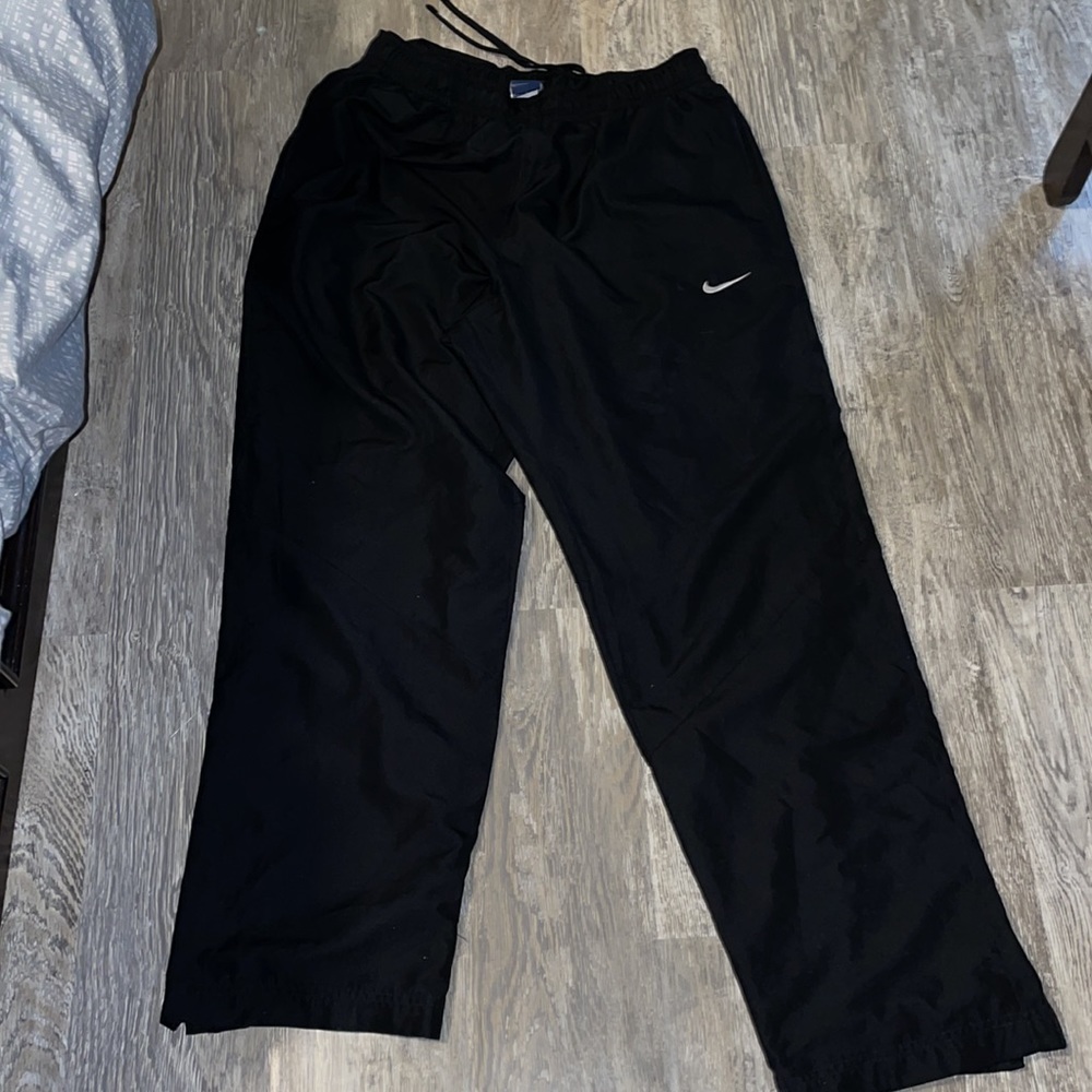 Nike sweat pants L black gently used retail $95 zipper at ankles